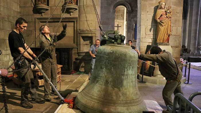 La jacques Cartier va restée exposée sur la partie gauche de la nef.

  -Photo:Ouest France