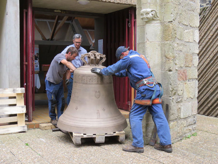 Retour de la grande cloche 

  -Photo:actu.fr
