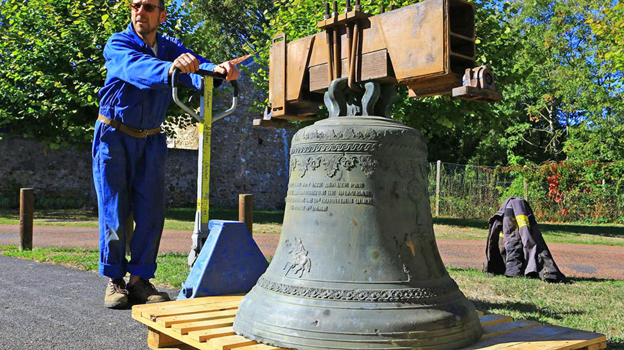 Cette semaine, les trois cloches ont été descendues, nettoyées puis remontées dans le beffroi. En attendant la quatrième !

  -Photo:L'Union