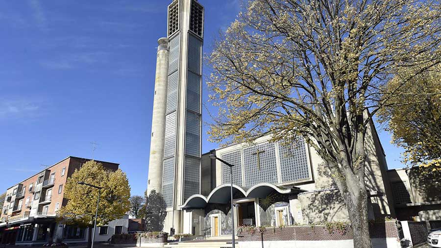 Mercredi, Bernard Lepers a réglé les cloches de l’église Saint-Pierre de Maubeuge

  -Photo:La Voix du Nord