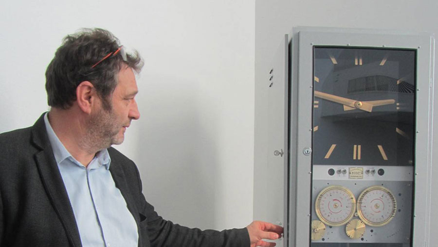 Jean-Luc Ferrant, directeur de l’activité campanaire Bodet, présente l’une des fabrications historiques de l’entreprise. Elle siège dans le hall du nouveau bâtiment.

  -Photo:Ouest France